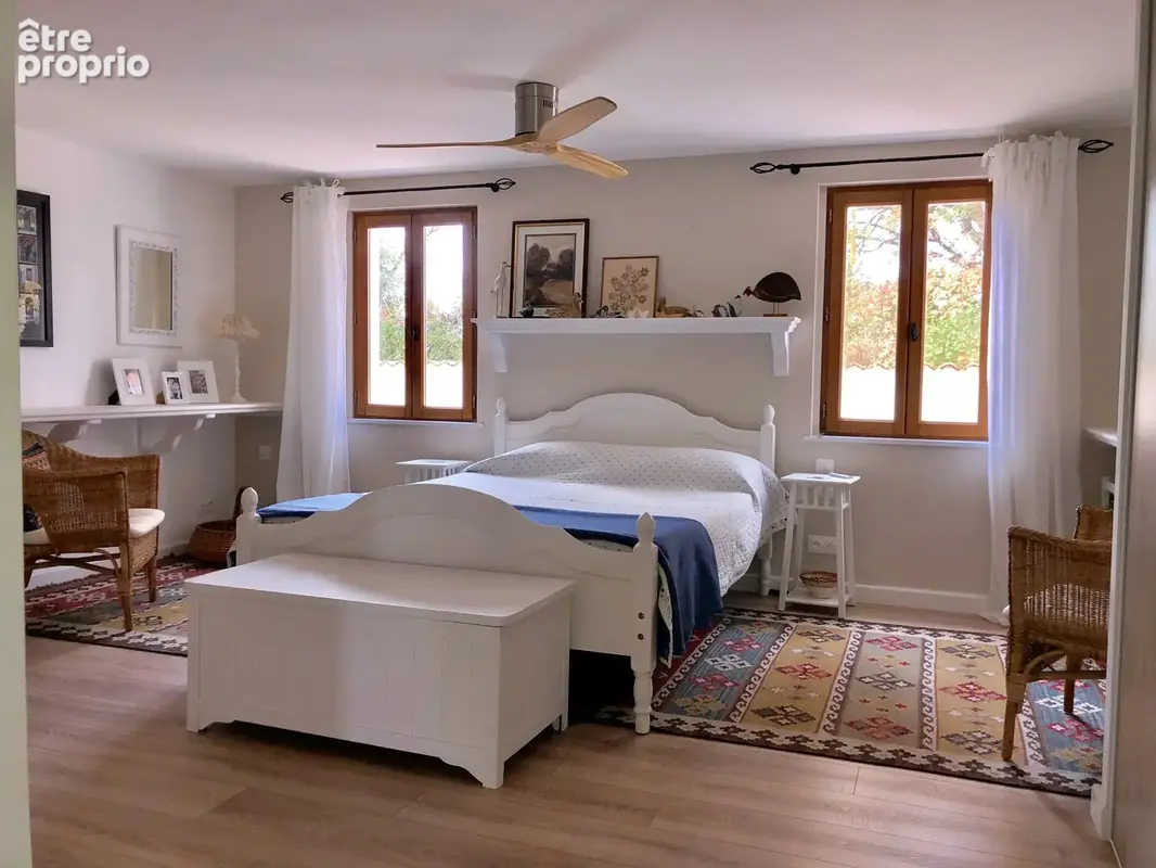 Exceptionnelle maison de campagne avec piscine et terrain de 6000 m². - photo 8