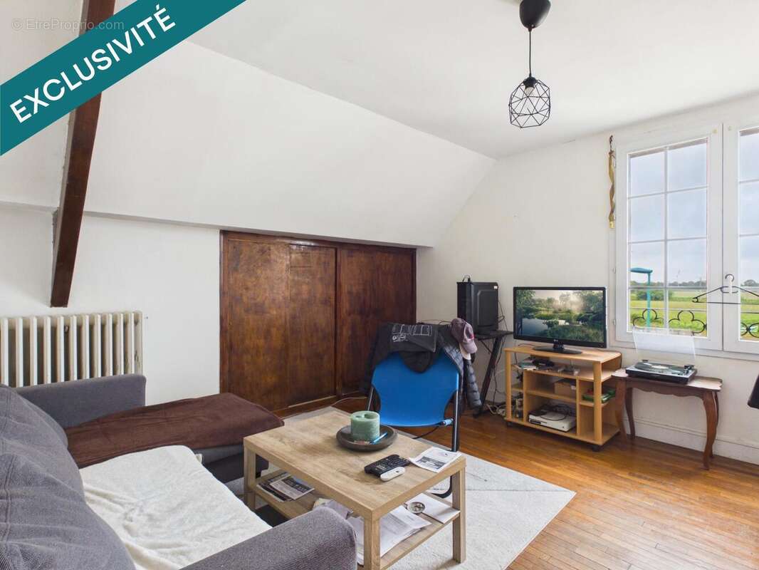 Appartement 305 m² à La Vendelee  - photo 4