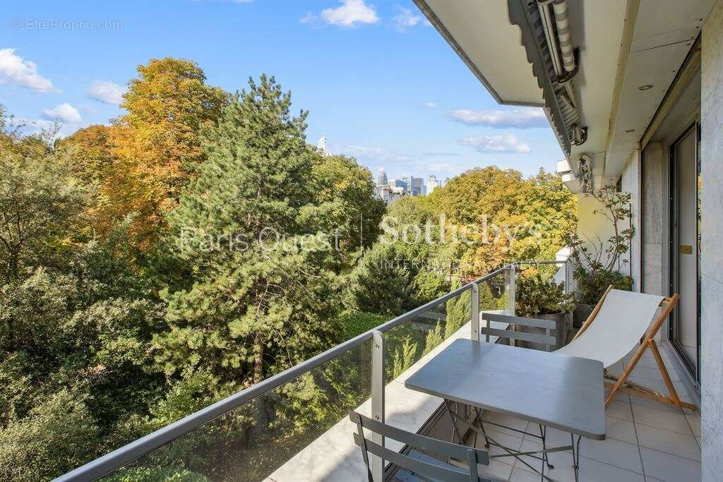 Appartement à NEUILLY-SUR-SEINE