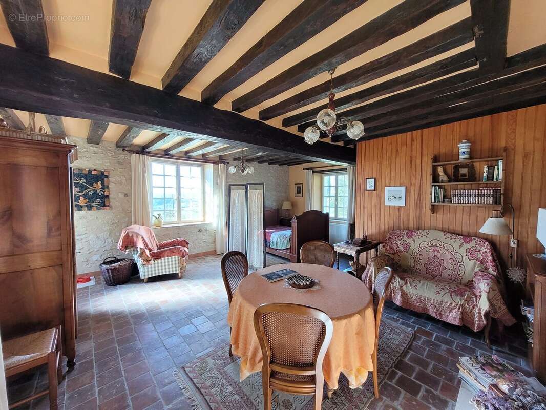 Maison à LA CHAPELLE-MONTLIGEON