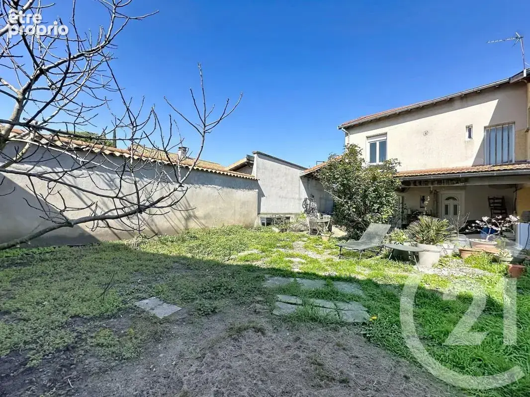 Maison 157 m² à Decines-Charpieu  - photo 4