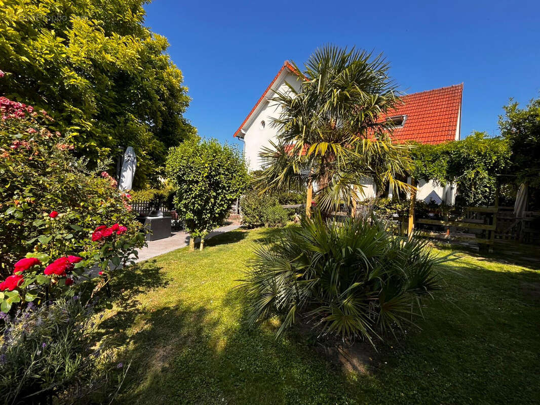 Maison à LES CLAYES-SOUS-BOIS