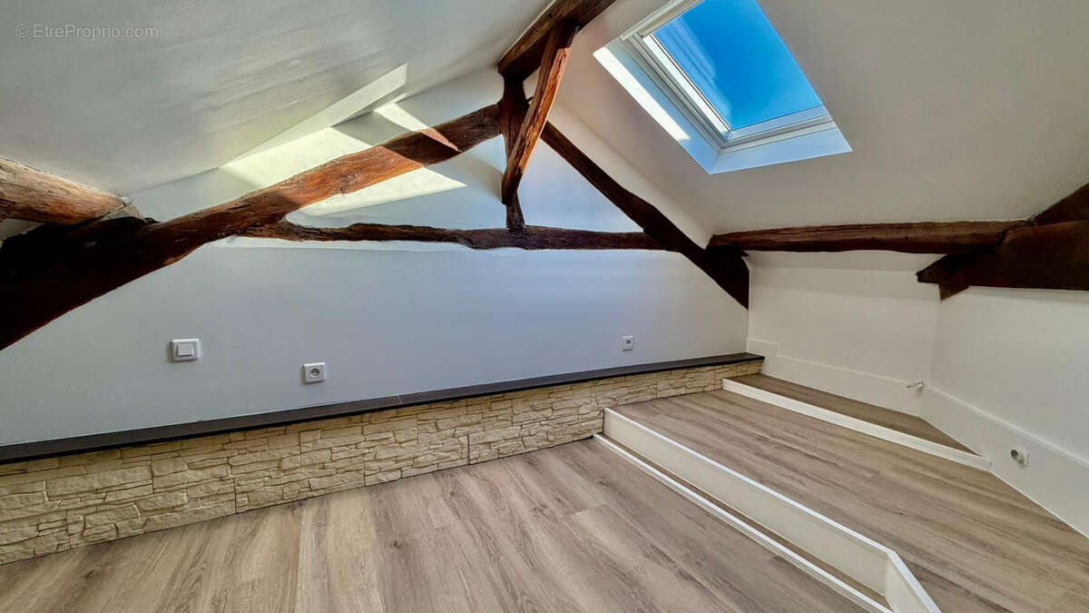 Appartement à LA CHAPELLE-EN-SERVAL