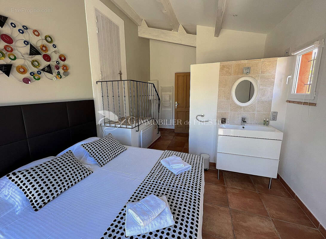 Maison à SAINT-PIERRE-DE-VASSOLS