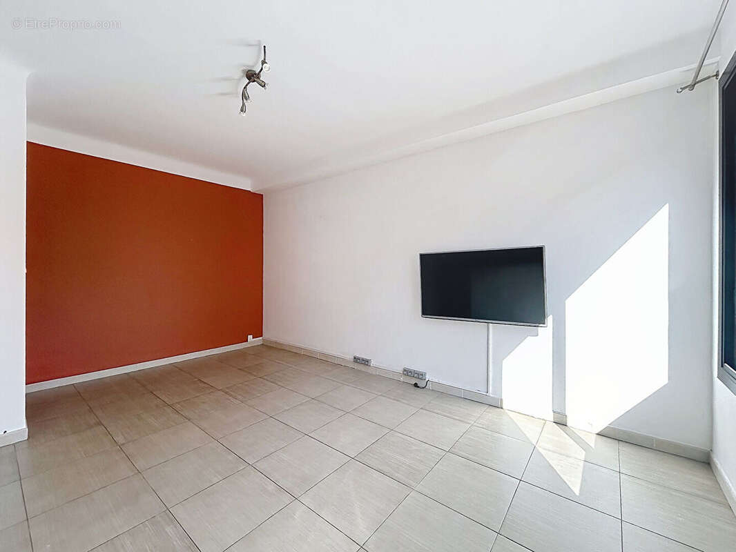 Appartement à MARSEILLE-5E