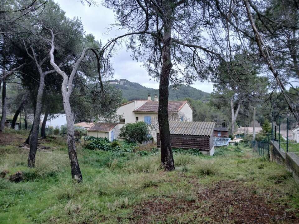 Terrain à VENTABREN