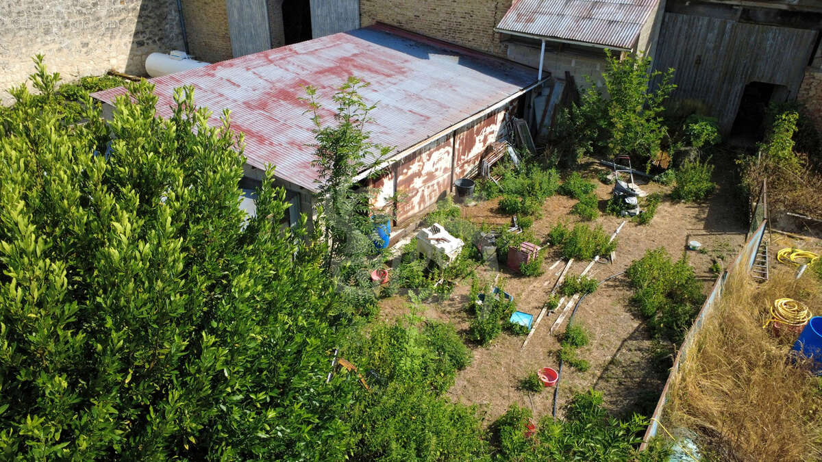 Maison 160 m2 à rénover avec grange et garage à Juniville - photo 2