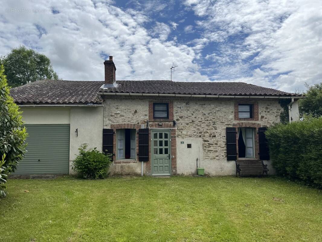 Maison à LE DORAT
