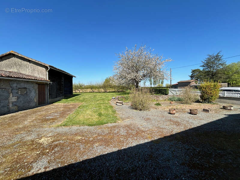 Maison à CHANTECORPS