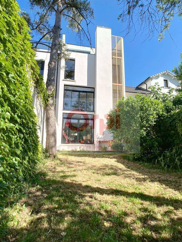 Maison à ISSY-LES-MOULINEAUX