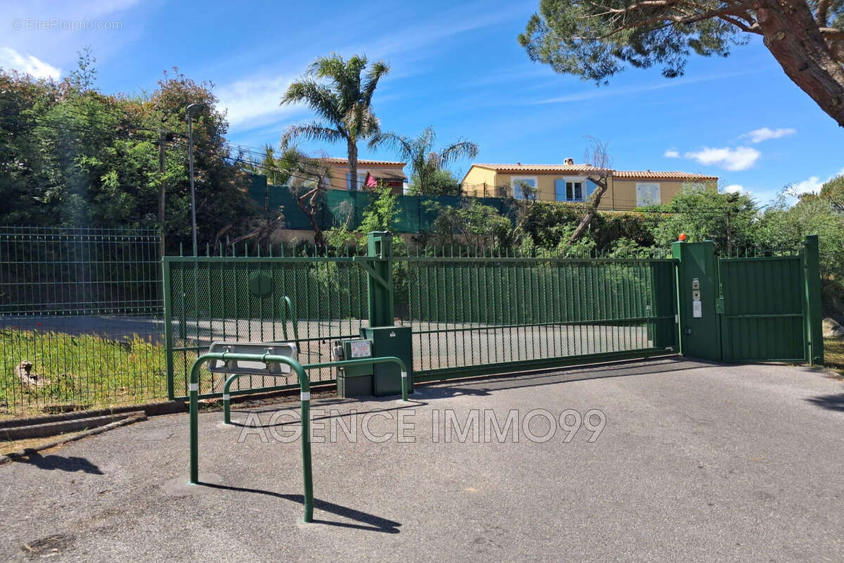 Parking à CANNES