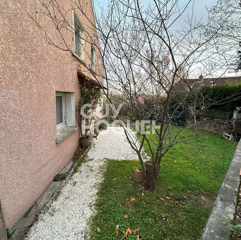 Maison à PIERRE-BENITE