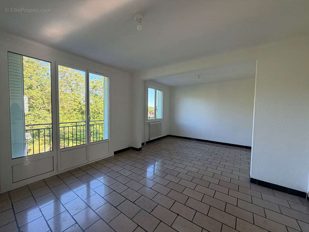 Appartement à MACORNAY