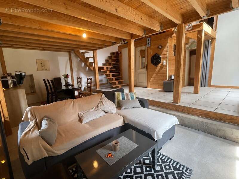 Maison de charme avec deux granges et cour intérieur 1370 m2 - photo 8