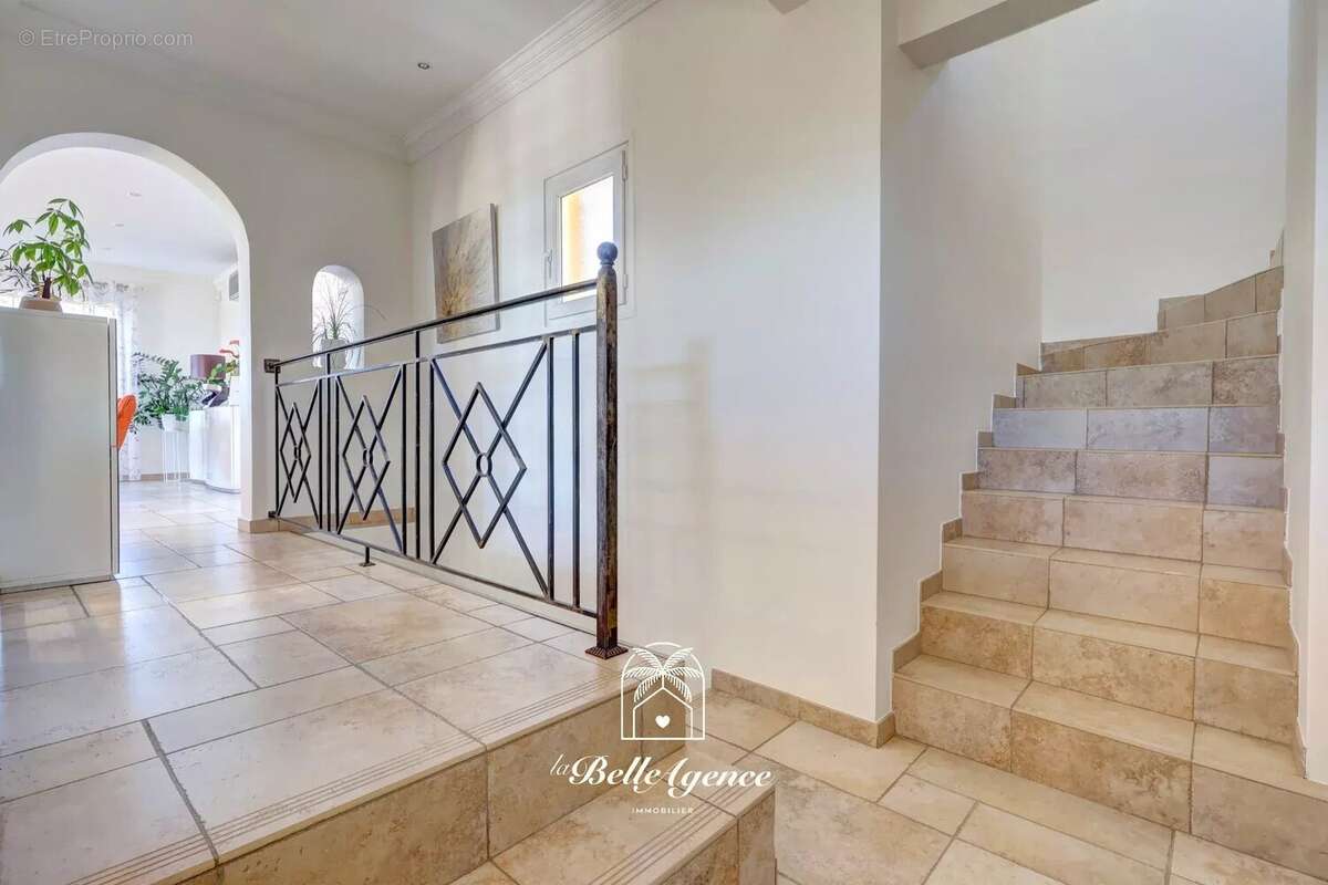 Maison à SAINT-LAURENT-DU-VAR