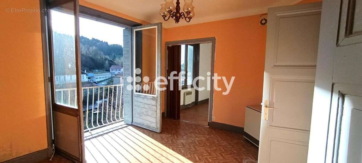 Appartement à LA MONNERIE-LE-MONTEL