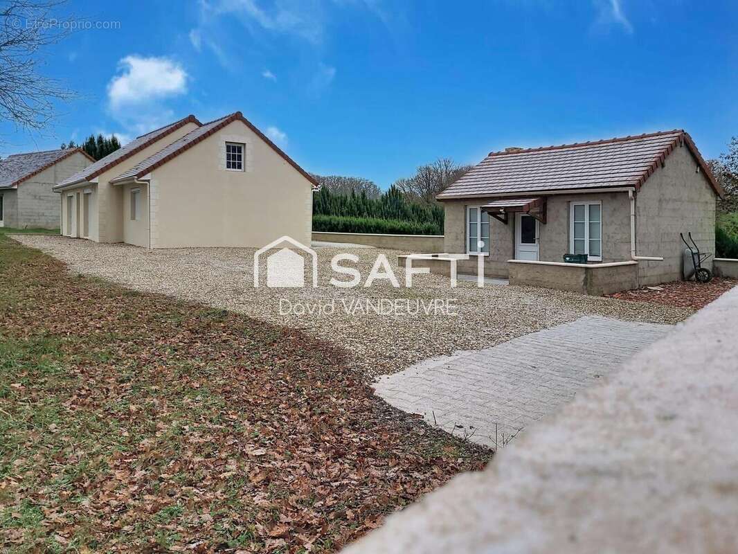 Photo 2 - Maison à LE PONT-CHRETIEN-CHABENET