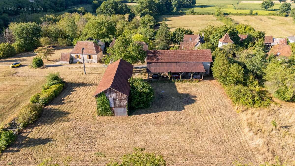 Charmante ferme quercynoise en pierre avec dépendances, à proximité de Rocamadour et de Martel - photo 13