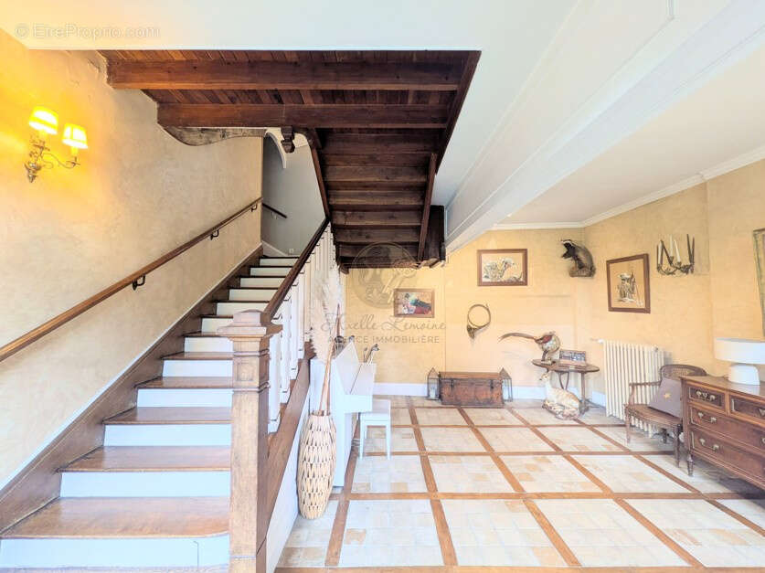 Maison à SAINT-GENIS-LAVAL