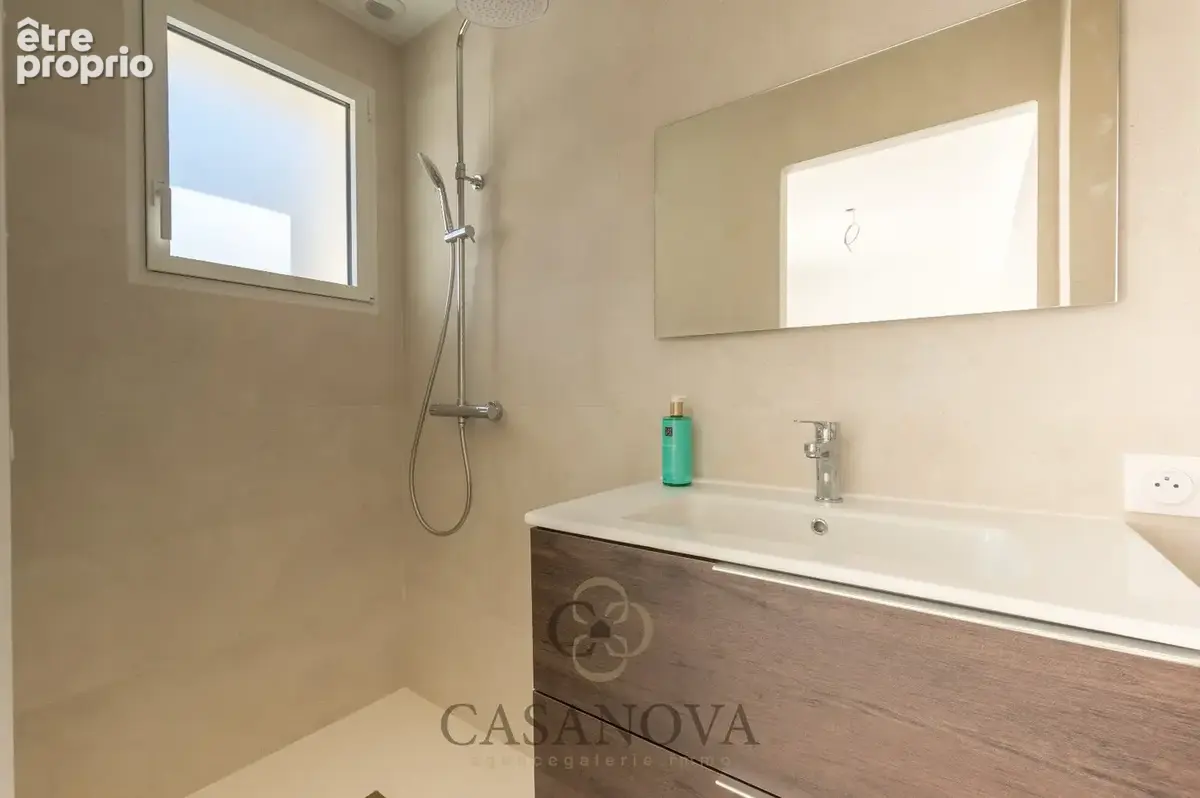 Castelnau-le-lez  villa moderne entièrement rénovée aux prestations haut de gamme. - photo 15
