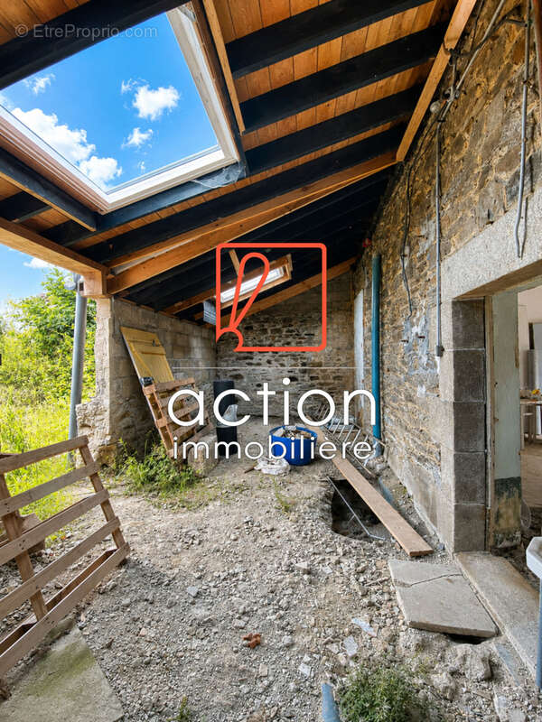 Maison à LA ROCHE-DERRIEN