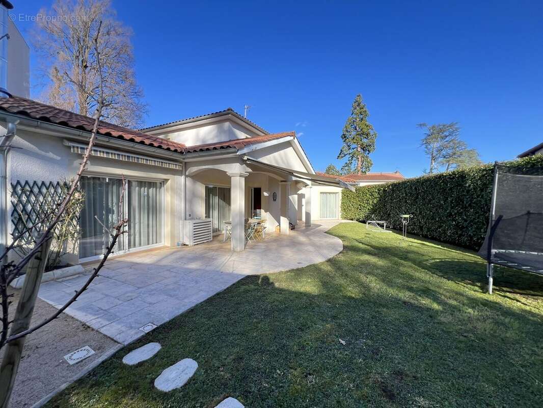 Maison à SAINT-PRIEST-EN-JAREZ