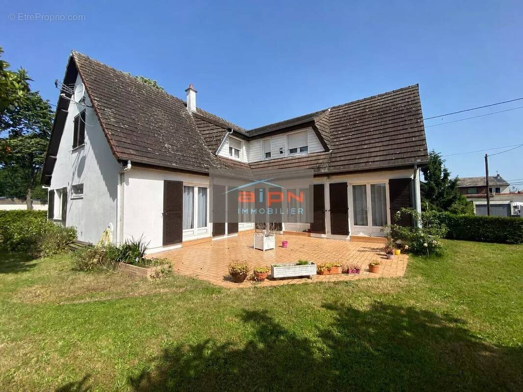 Maison à SAINT-ETIENNE-DU-ROUVRAY
