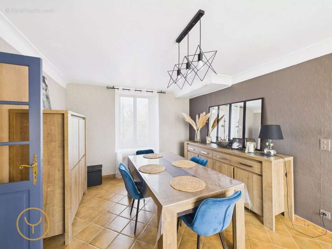 Maison à MARIGNY-LE-CHATEL