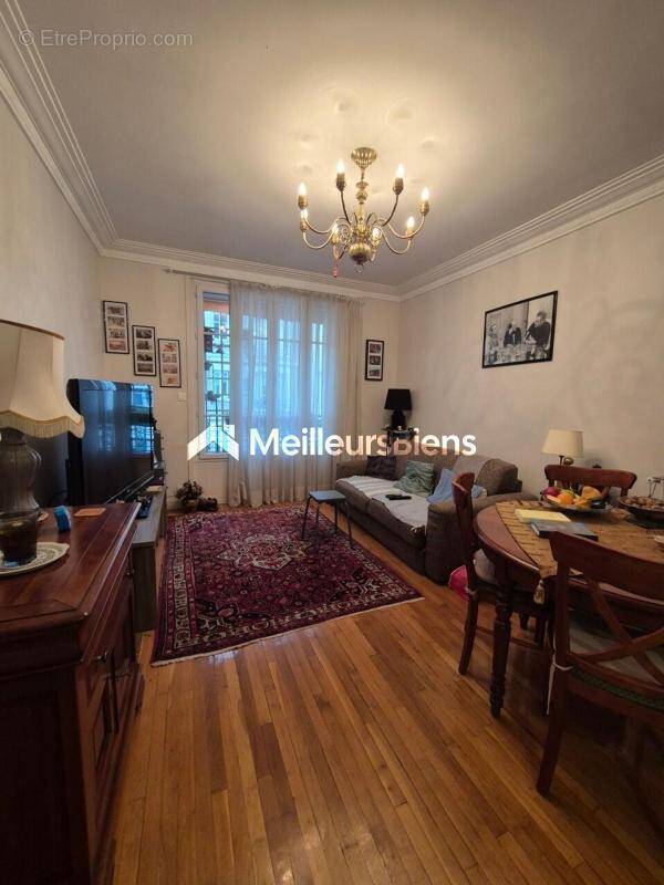 Appartement à PARIS-17E