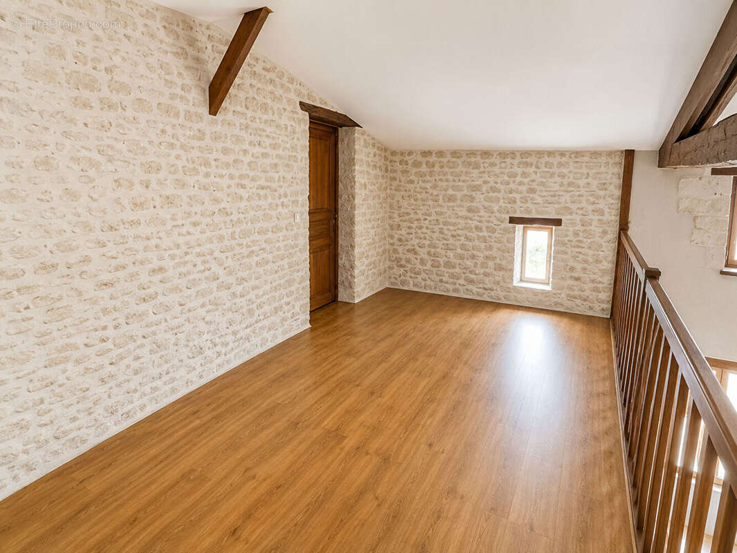 Maison Puy Du Lac 8 pièce(s) 168.71 m2 - photo 6