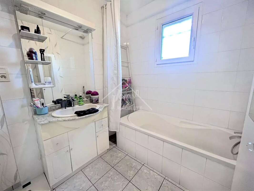 Maison à CHAREIL-CINTRAT