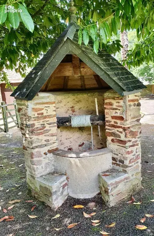 Sally HICKEY vous présente un ensemble de 4 maisons en excellent état et piscine chauffée au bourg. 12 chambres, 8 salles de bai - photo 3