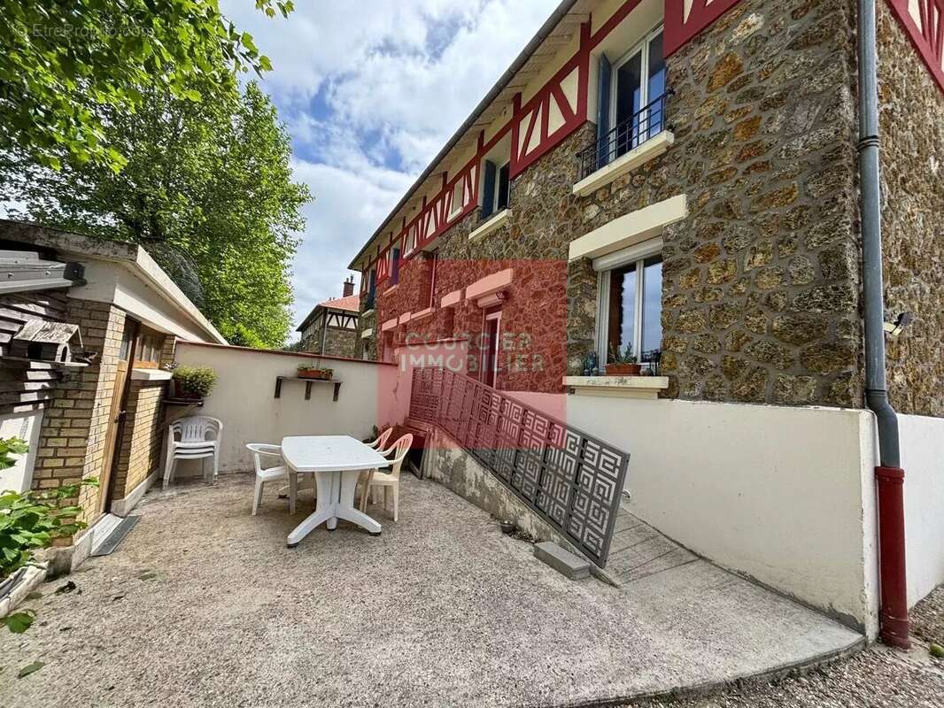 Appartement à SAINT-REMY-L'HONORE