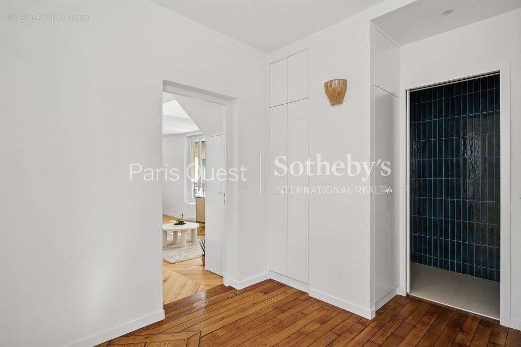 Appartement à PARIS-16E