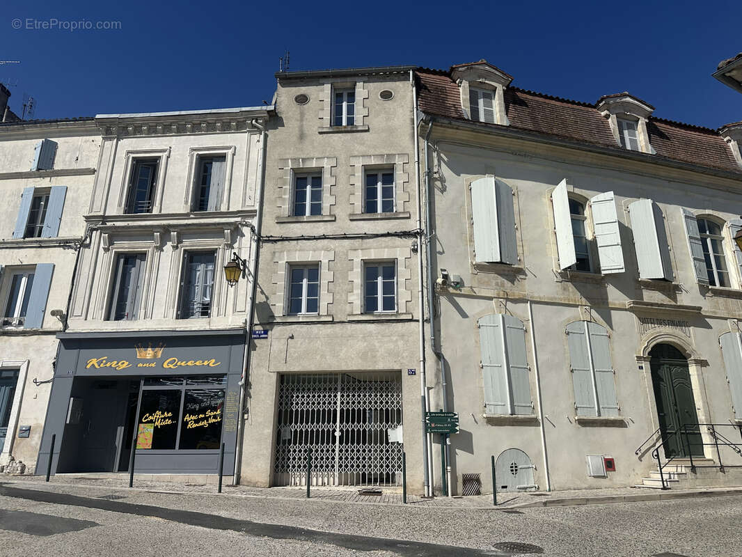 Appartement à BARBEZIEUX-SAINT-HILAIRE