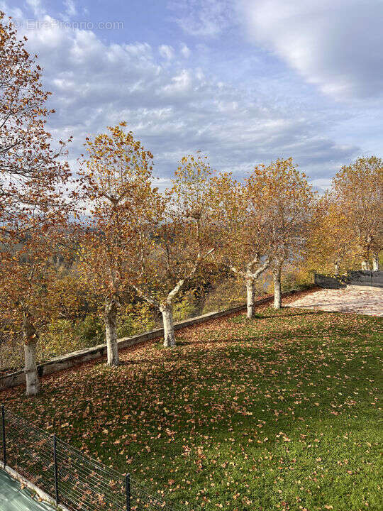 Appartement à VEAUCHE