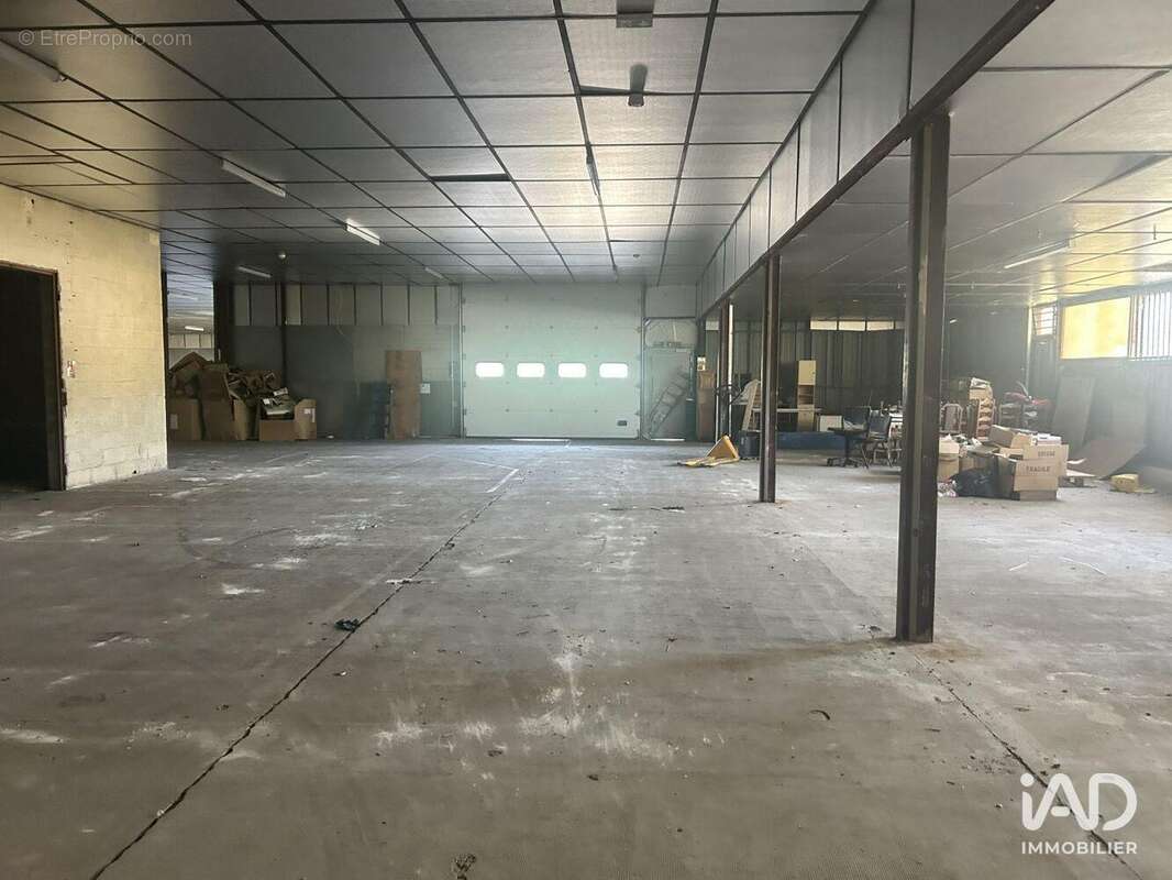 Photo 4 - Commerce à SAINT-MEDARD-DE-GUIZIERES