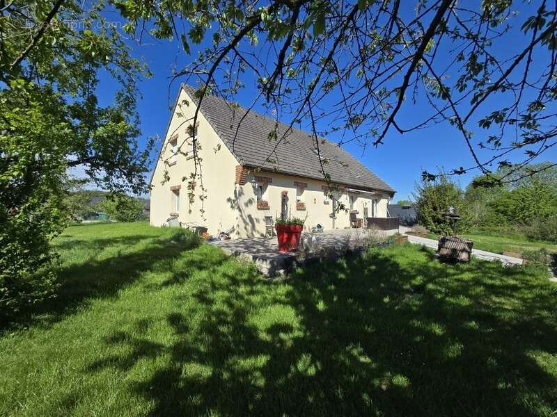 Maison à HIRSON