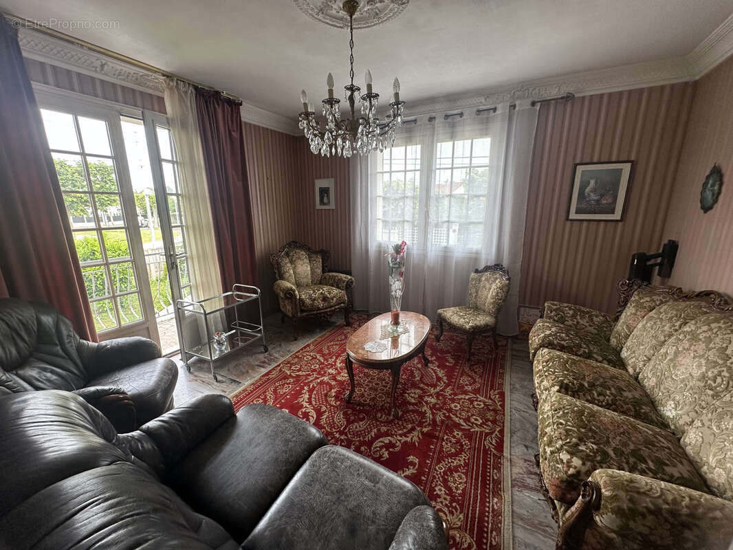 Maison à PARAY-VIEILLE-POSTE