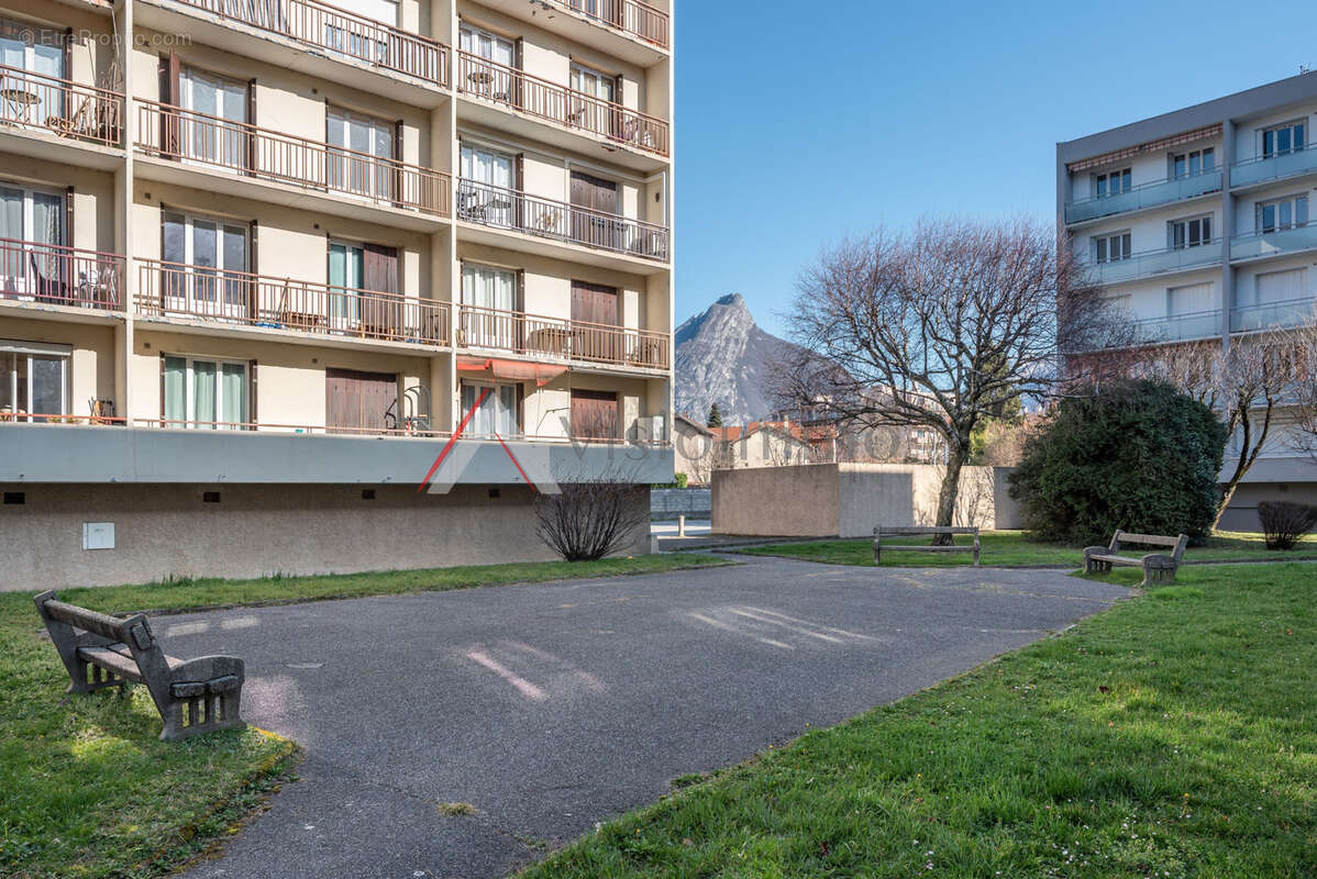 Appartement à FONTAINE