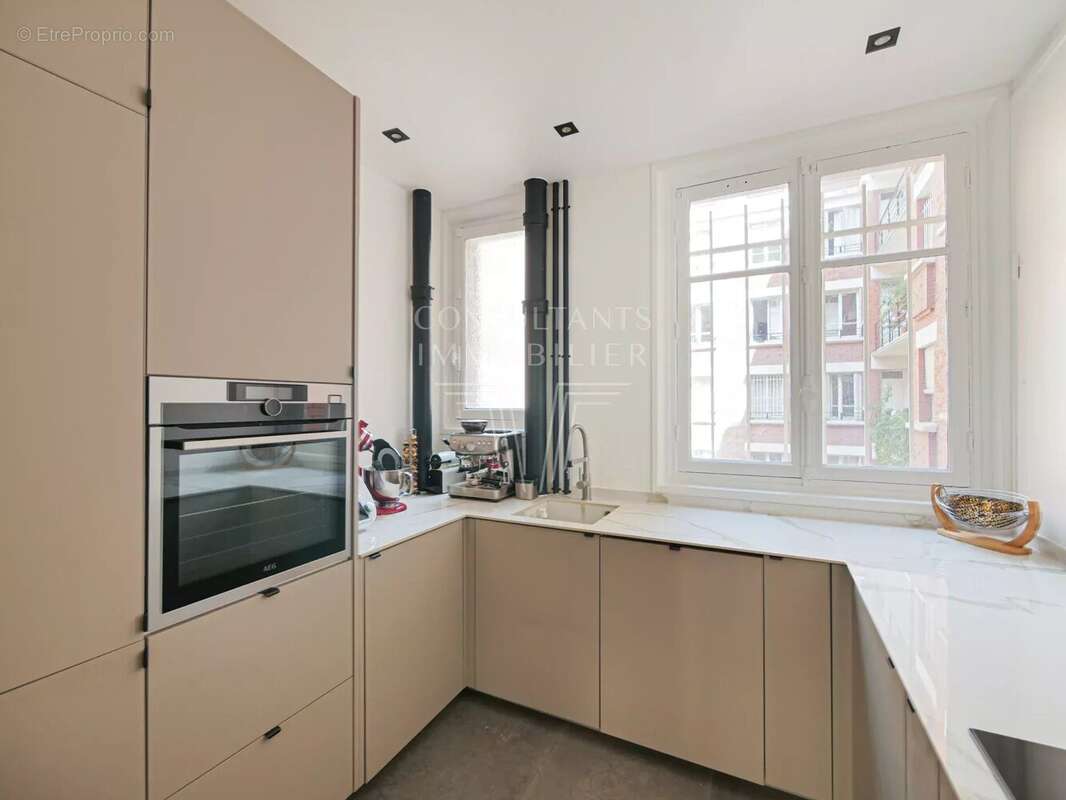 Appartement à PARIS-16E