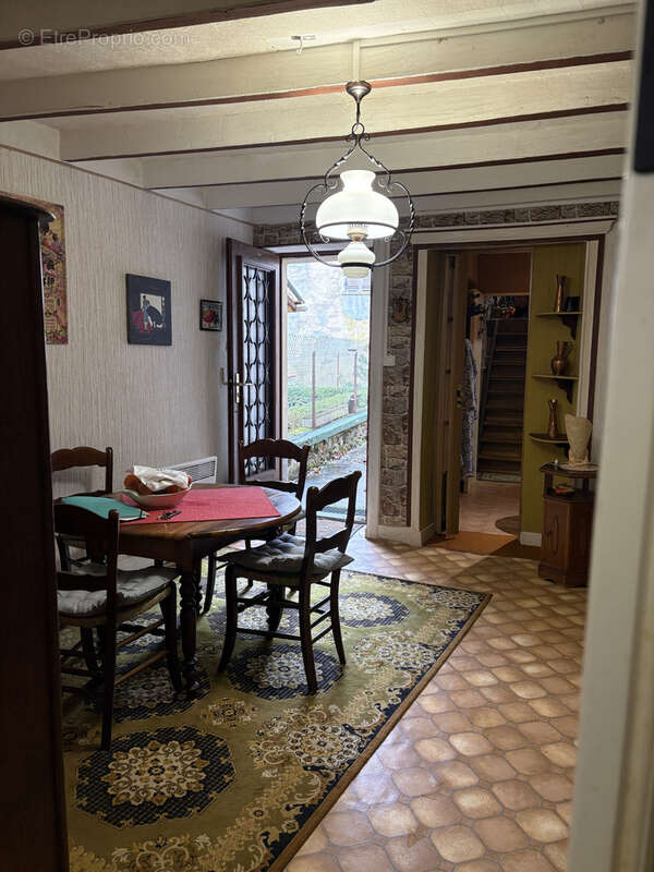 Maison à VIC-LE-COMTE