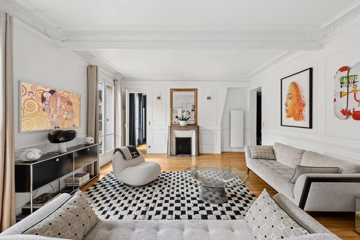 Appartement à PARIS-16E