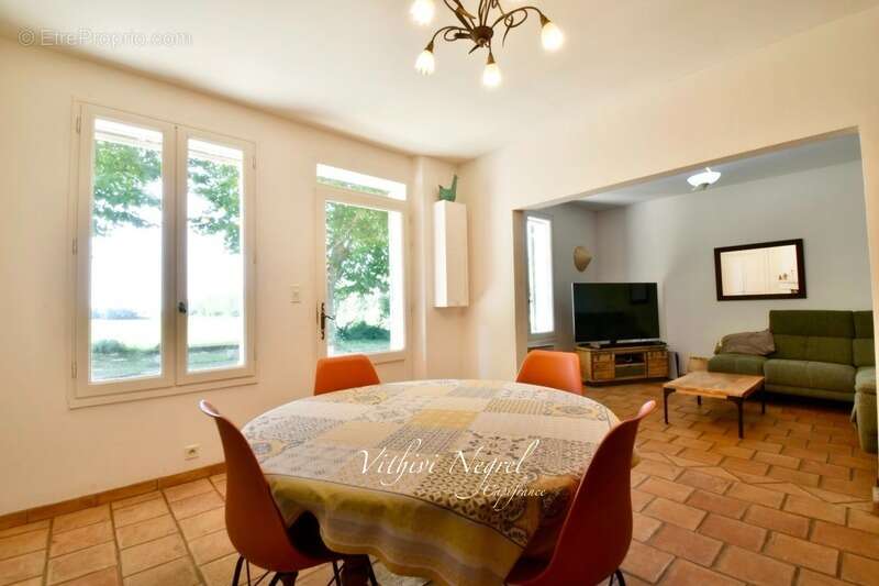 Propriété à vendre 8 pièces et annexe  MOURIES (13) - photo 5