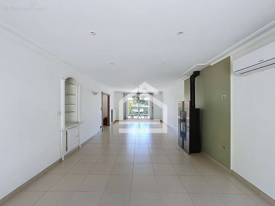 LE HAILLAN - Maison de plain pied 146 m2 - Jardin - Garage - photo 4
