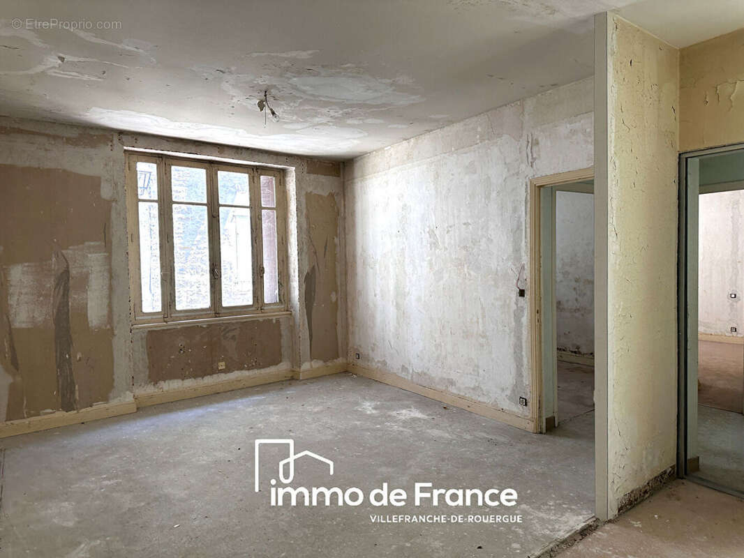 Villefranche De Rouergue, maison à terminer d'aménager, T3 de 60 m² sur 2 garages - photo 3