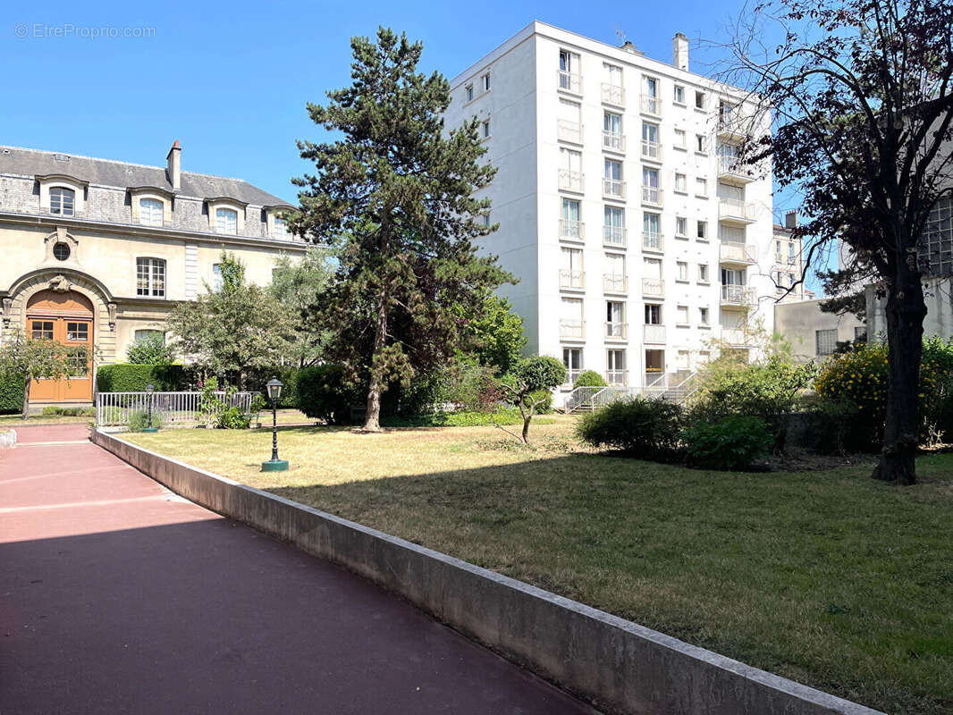 Appartement à CHARENTON-LE-PONT