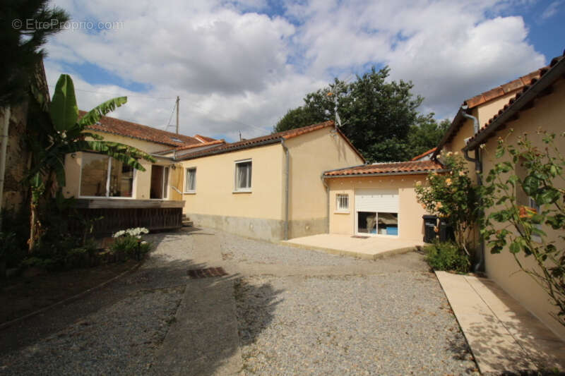 Maison à SAINT-GENEST-D&#039;AMBIERE