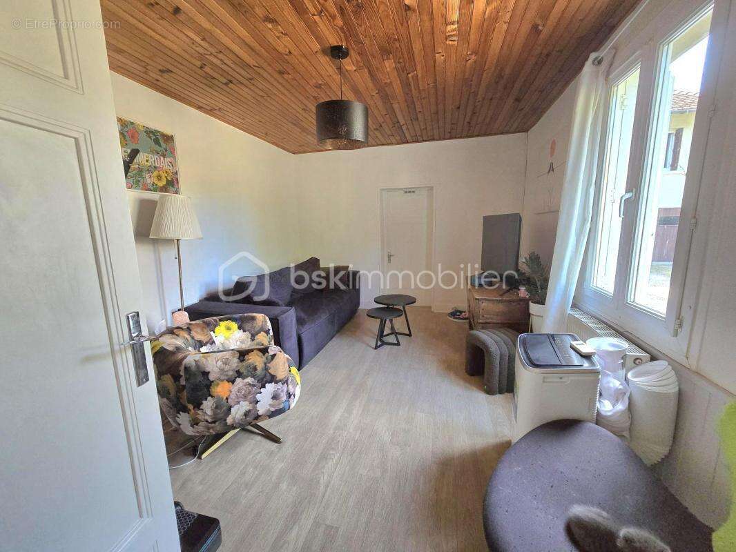 Appartement à PUY-GUILLAUME