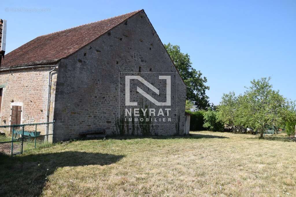 7 kms d'Arnay-le-Duc, Maison en pierre 3 chambres sur 2600m² - photo 13